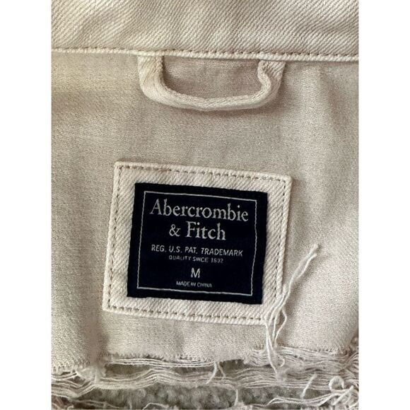 Abercrombie & Fitch light pink ladies destroyed denim jacket - Picture 9 of 11